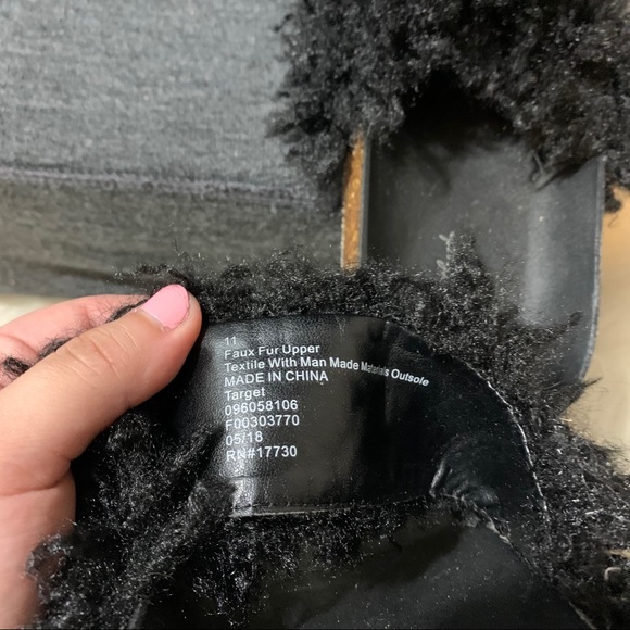 🦙🦙Universal Thread Black Ember Two Band Fax Fur🦙🦙 - Picture 5 of 5